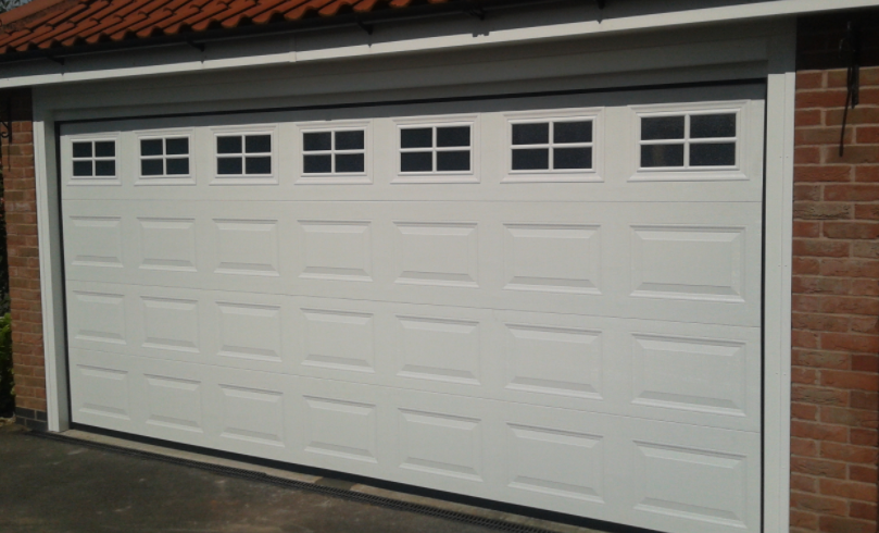 Automatic garage roller doors 